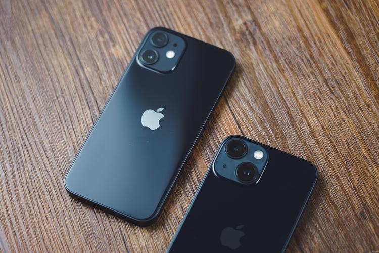 iPhone13mini是单卡双卡吗？